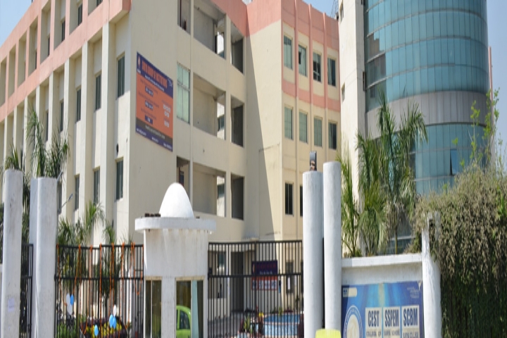 https://cache.careers360.mobi/media/colleges/social-media/media-gallery/4642/2018/9/17/Campus View of College of Engineering Science and Technology, Lucknow_Campus-View.jpg
